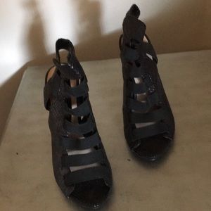 Guess gator heels